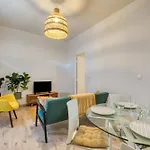 Le Voltaire Pour 4 *
