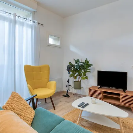 Apartment Le Voltaire Pour 4 *