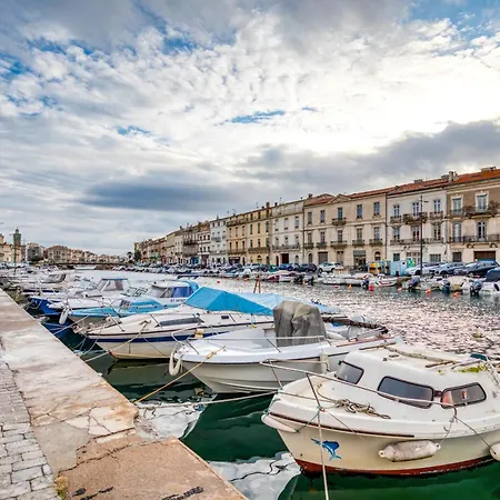 Apartment Le Voltaire Pour 4 *