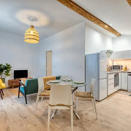 Le Voltaire Pour 4 *