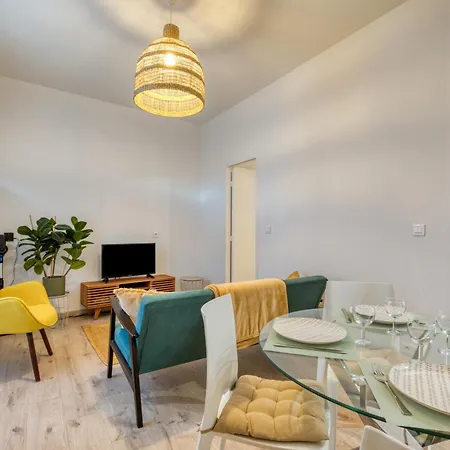 Le Voltaire Pour 4 *